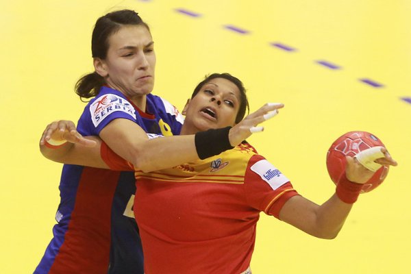 Europeo de balonmano femenino 2012: la derrota ante Rumanía aleja las semifinales