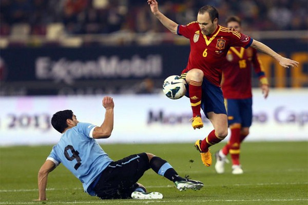 España gana a Uruguay la batalla de los campeones