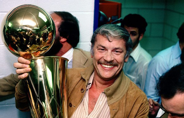 NBA: luto por el fallecimiento de Jerry Buss, dueño de los Lakers