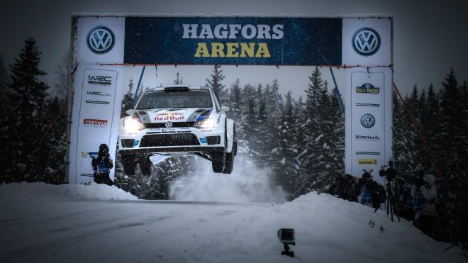 Rally de Suecia: Ogier aguanta el ataque de Loeb y continúa líder