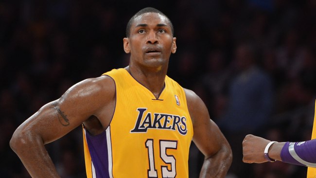 Metta World Peace se lesiona el menisco y podría perderse el resto de temporada regular