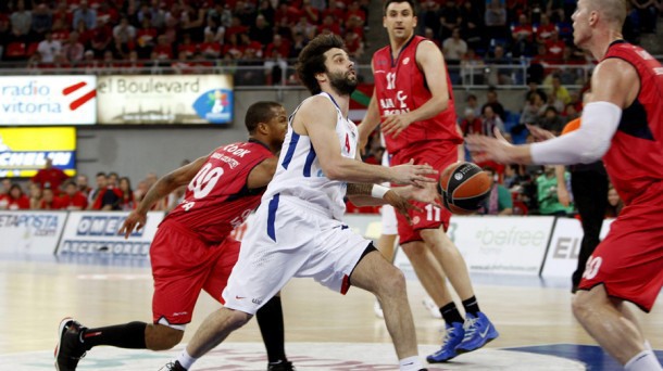 Euroliga 2012/2013 Top8: El Caja Laboral domina al CSKA y salva el primer match ball