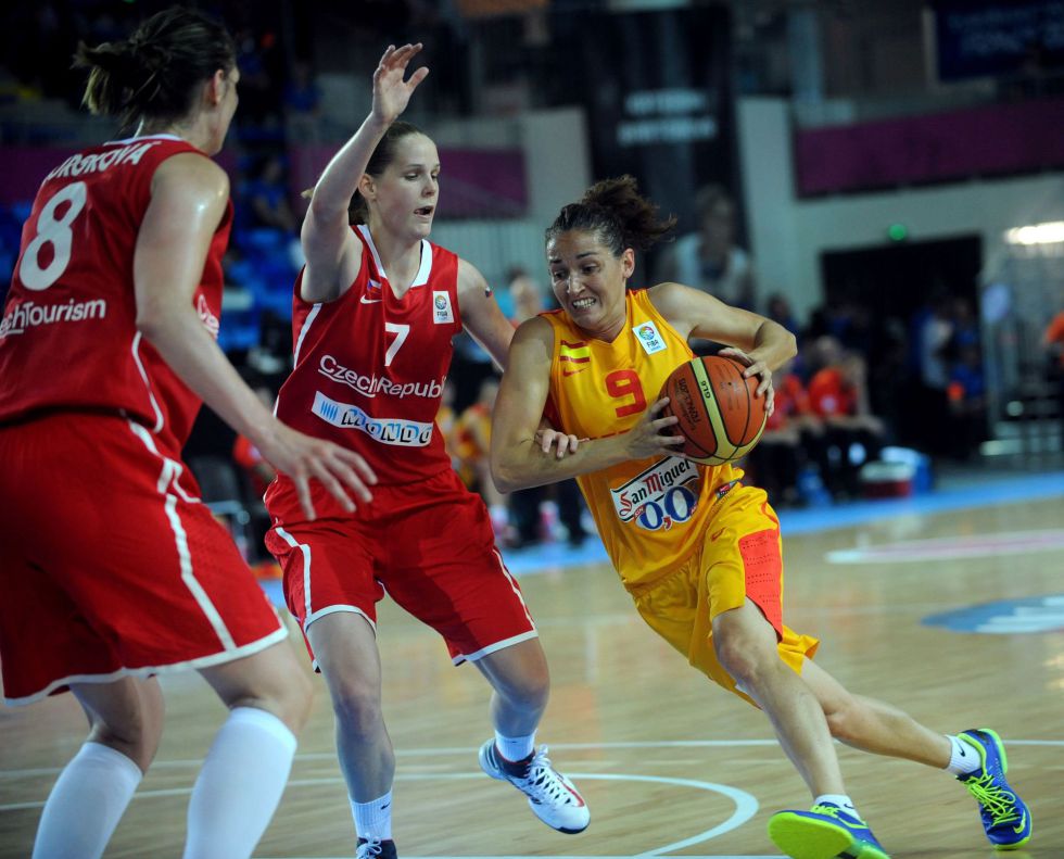 Eurobasket femenino 2013: España supera a República Checa y jugará semifinales ante Serbia