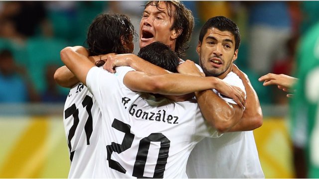 Uruguay gana a Nigeria y casi se asegura las semifinales