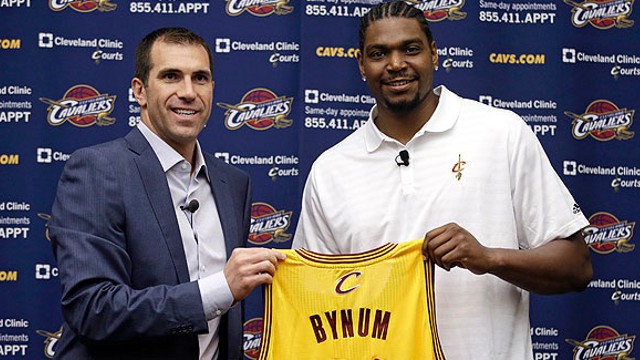 NBA: los Cavs apuestan por Bynum