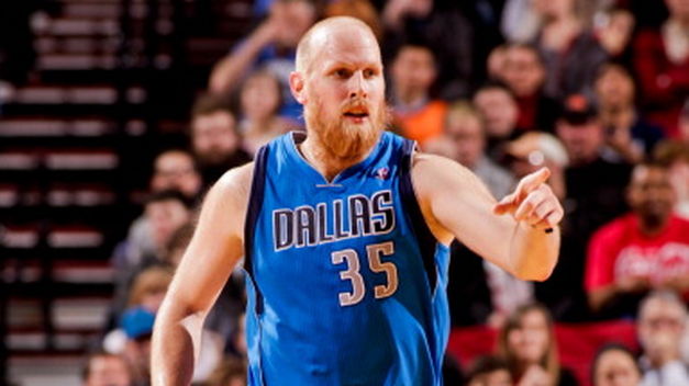 NBA: Los Lakers fichan a Chris Kaman y planean amnistiar a Metta World Peace