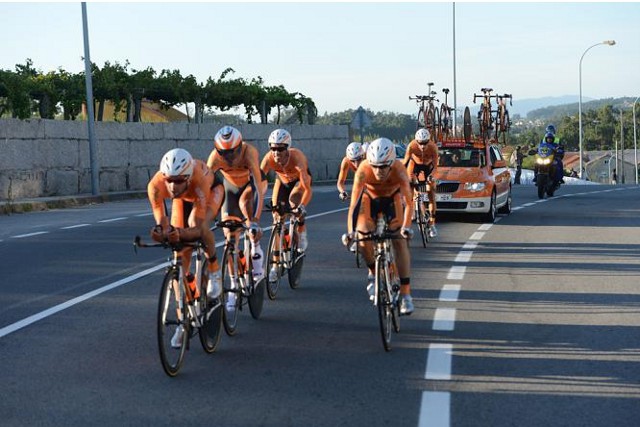 Euskaltel durante la crono por equipos en la Vuelta a España 2013