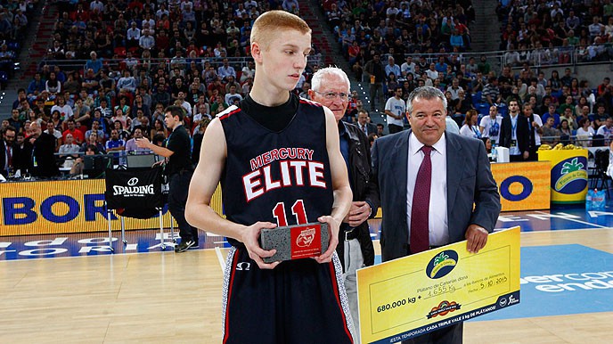 Supercopa Endesa ACB 2013: Josh Ruggles, de 16 años, campeón del concurso de triples ganando a los profesionales