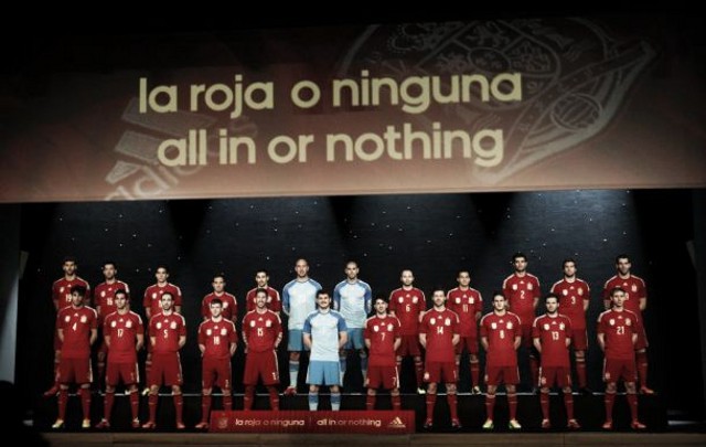 España presenta su nuevo uniforme para el Mundial 2014