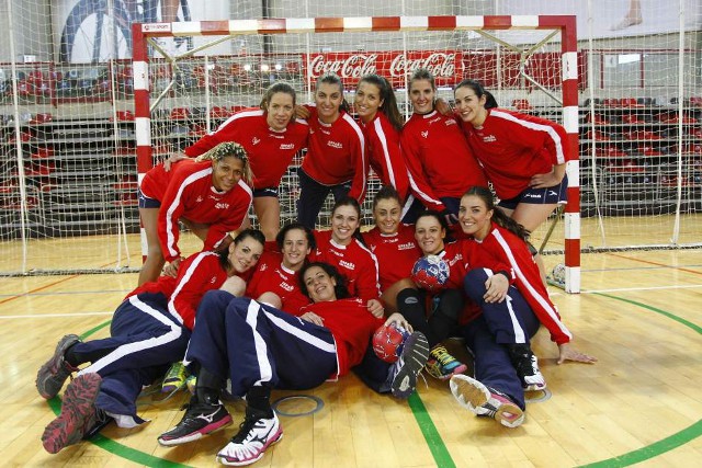 La selección española de balonmano femenino se prepara para el Mundial de Serbia 2013