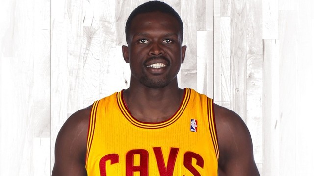 NBA: los Bulls traspasan a Luol Deng a Cleveland