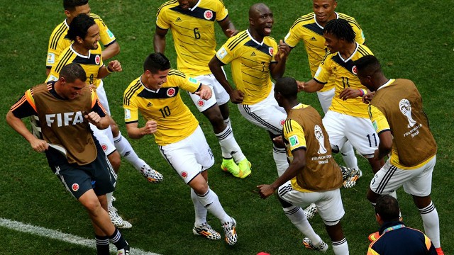 Mundial de Brasil 2014: Colombia a octavos, Inglaterra casi fuera