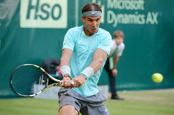 ATP Halle 2014: Rafa Nadal eliminado, Federer avanza