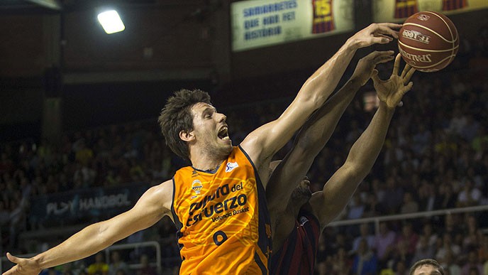 Liga Endesa ACB 2013-2014: Valencia Basket gana al Barça en el Palau y fuerza el 4º partido