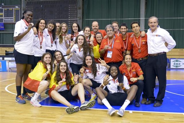 La U-16 femenina gana el bronce en el Europeo de baloncesto de 2014