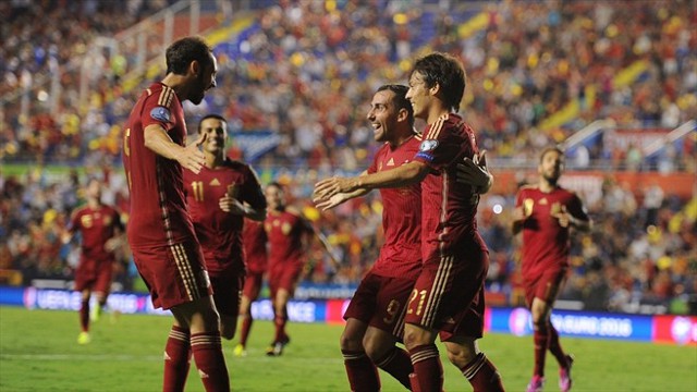 España inicia el camino a la Euro 2016 con goleada a Macedonia