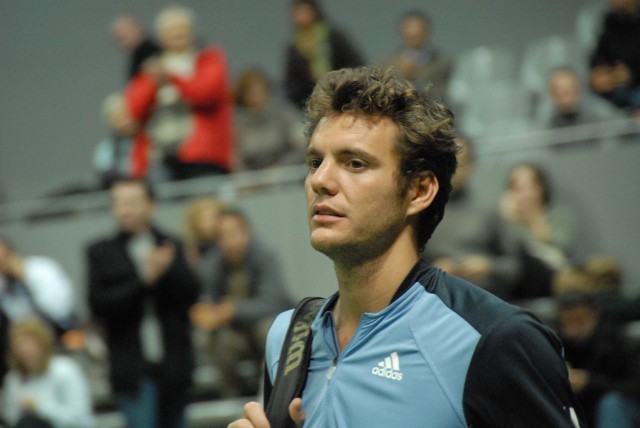 Mathieu avanza a segunda ronda en Metz