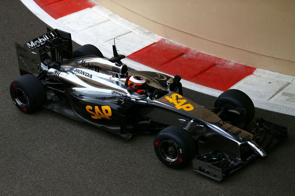 Carlos Sainz Jr. 5º con Red Bull en los test de Abu Dabi, McLaren-Honda se estrena