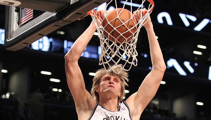 NBA: los Nets traspasan a Kirilenko para liberar salarios