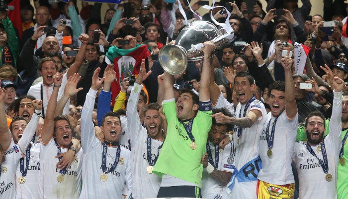 Iker Casillas levanta al cielo la Décima Copa de Europa para el Real Madrid
