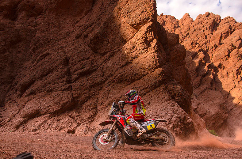 Dakar 2015: Price gana en motos, Barreda 2º y Marc Coma gestiona su ventaja