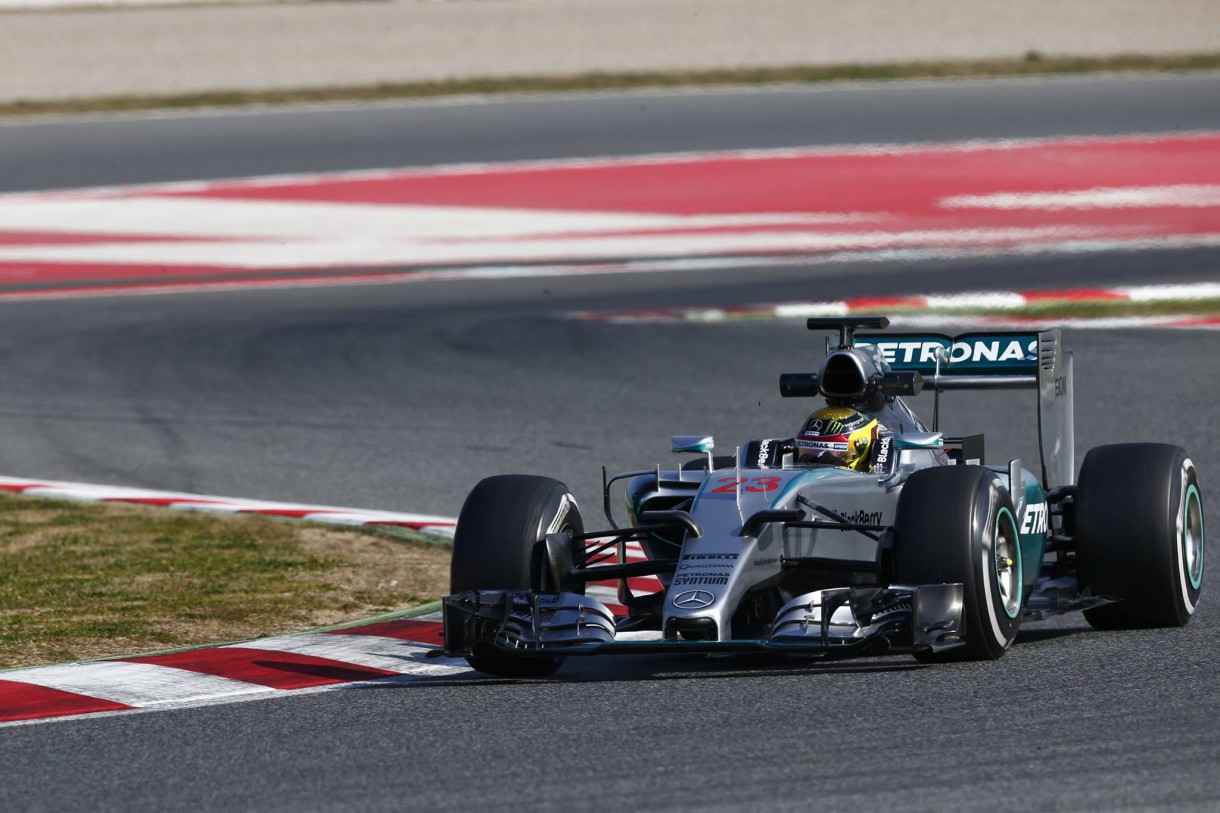 Fernando Alonso y Carlos Sainz comienzan su trabajo en los test de F1 de Barcelona