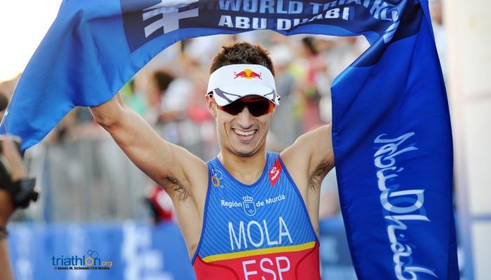 Mario Mola vence en la primera prueba de las Series Mundiales 2015 de triatlón