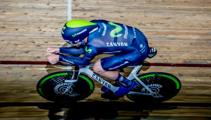 Alex Dowsett, del Movistar, arrebata el Récord de la Hora a Rohan Dennis