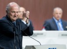 Blatter dimite como presidente de la FIFA cuatro días después de su reelección