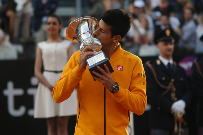 Novak Djokovic gana en Roma