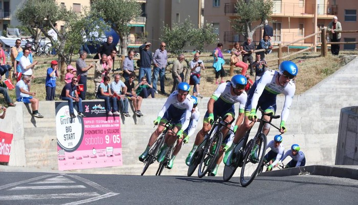 Giro de Italia 2015: Simon Gerrans, primer líder tras la victoria de Orica en la crono por equipos.