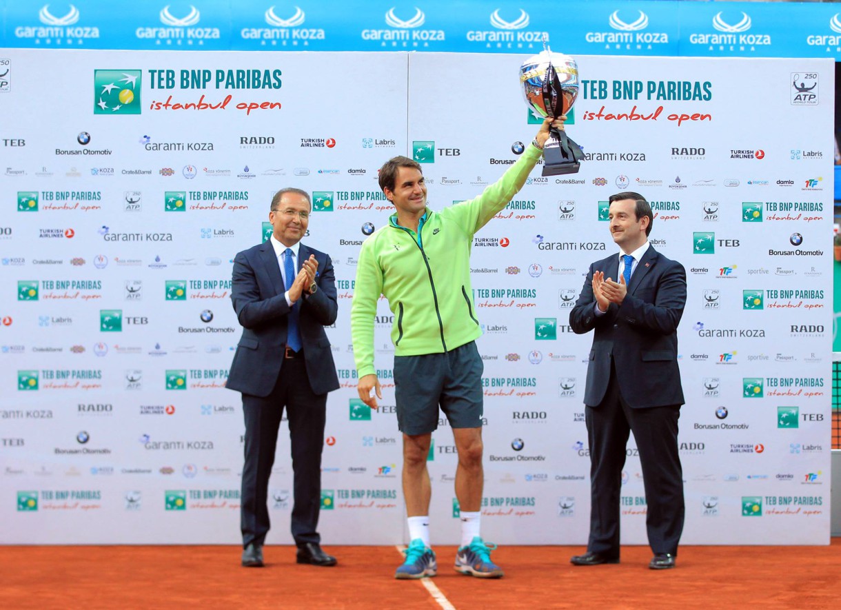 Federer campeón en Istanbul,  Gasquet campeón en Estoril