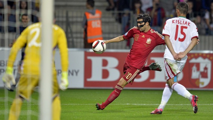 España gana por la mínima en Bielorrusia y se acerca a la Euro 2016