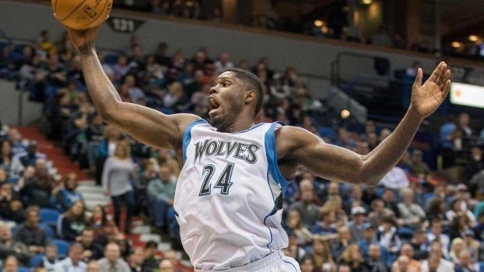 NBA: los Wolves van a cortar a Anthony Bennet