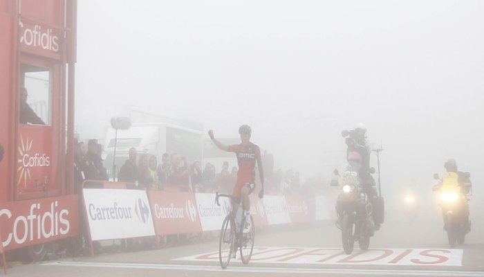 Vuelta a España 2015: De Marchi gana bajo la niebla en Fuente del Chivo