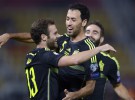 Un gol de suerte de Mata en Macedonia mete a España virtualmente en la Euro 2016