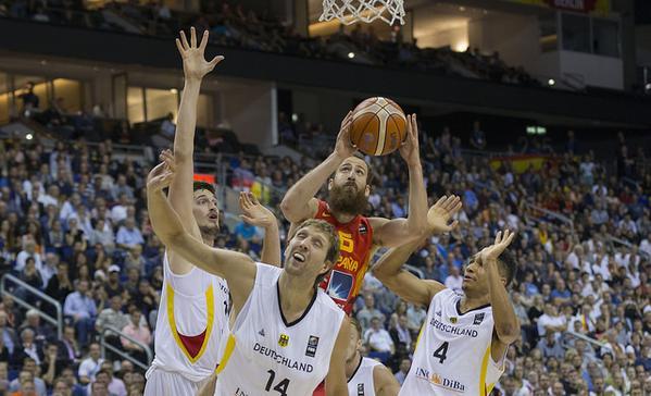 Eurobasket 2015: España salva el primer match ball y estará en octavos