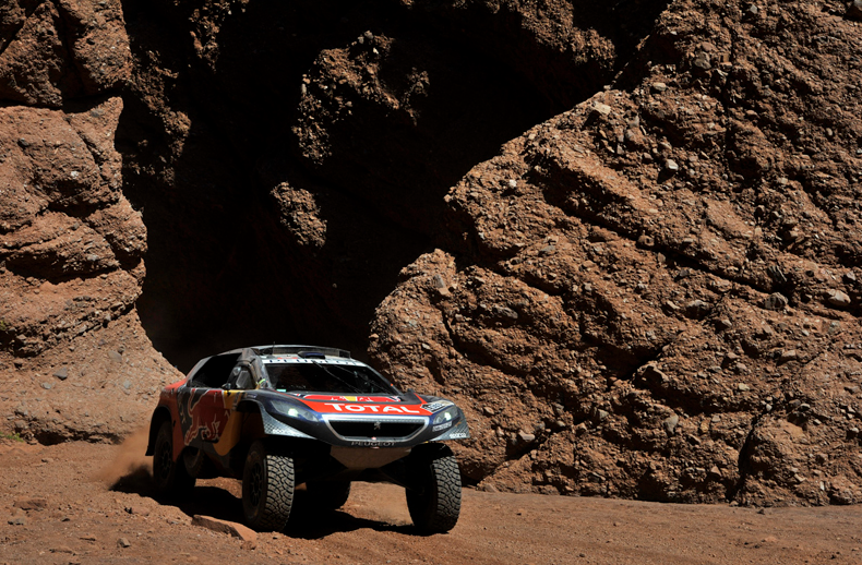 Dakar 2016: Al-Attiyah gana en coches por delante de Sainz, Price líder en motos