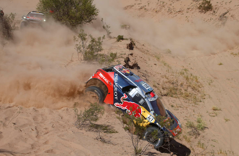 Dakar 2016: Carlos Sainz y Toby Price ganan en coches y motos y son líderes