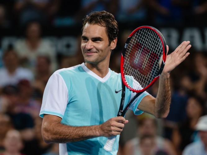 Federer a semifinales en Brisbane