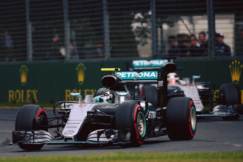 GP de Australia 2016 F1: victoria de Rosberg, Sainz 9º y fuerte accidente de Alonso