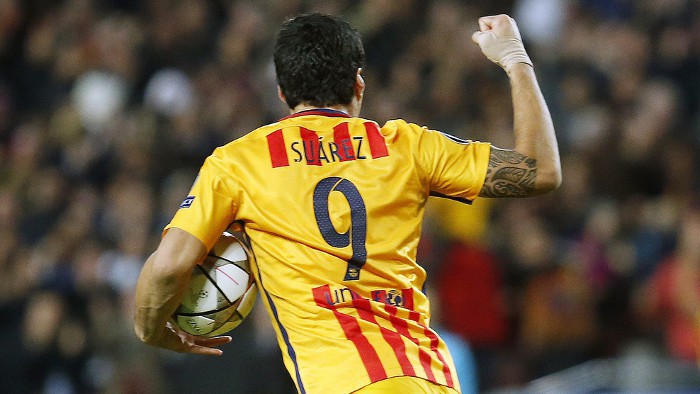 Suárez marcó los dos goles de la noche al Atlético