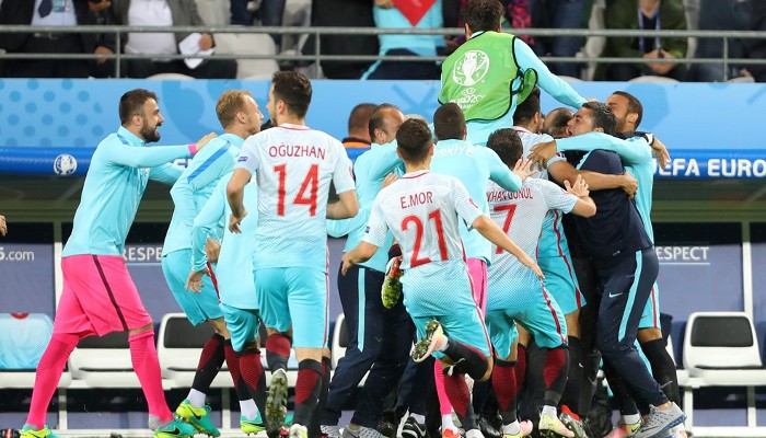 Turquía celebró su primera victoria en la Eurocopa