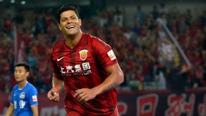 Hulk juega para el Shanghai de la liga china