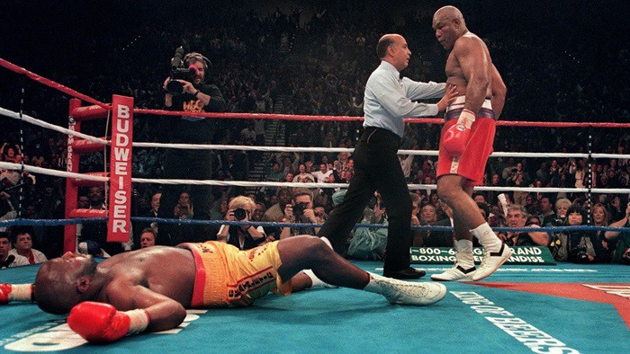 Tal día como hoy… George Foreman se convertía en campeón de los pesos pesados a los 45 años