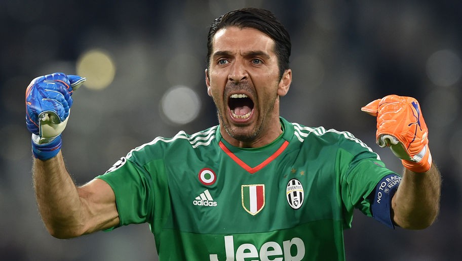 Buffon se convierte en milenario