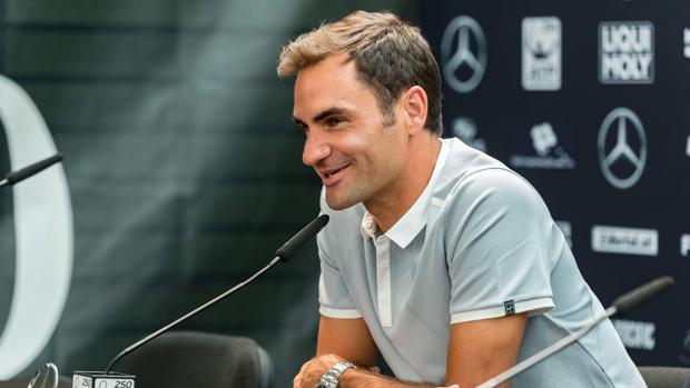 Federer vuelve al ruedo en Stuttgart y habla de Rafa Nadal