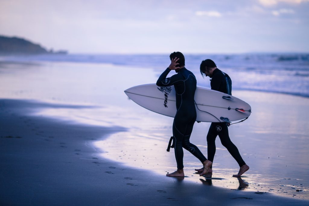 Consejos para hacer surf en invierno y no morir en intento