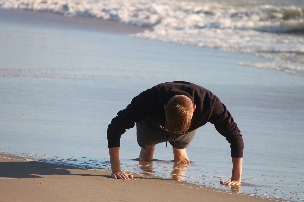 Combinar entrenamiento en casa y al aire libre