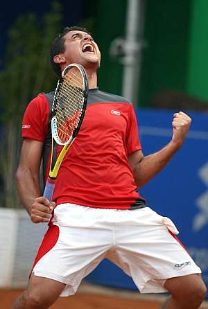 Nicolás Almagro vence a Carlos Moyá y se adjudica el Open de Brasil